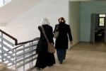 Türbanlı öğrenciler birbirlerine takılıyor